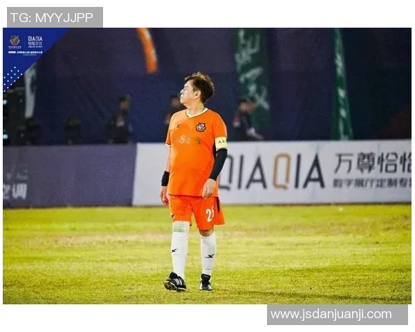 个子最高的足球明星如何在绿茵场上展现独特魅力与实力