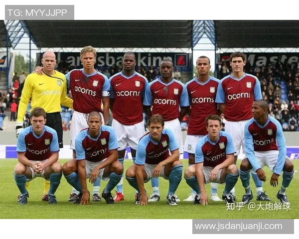 足球明星配置图表解析与各大联赛球员表现对比分析